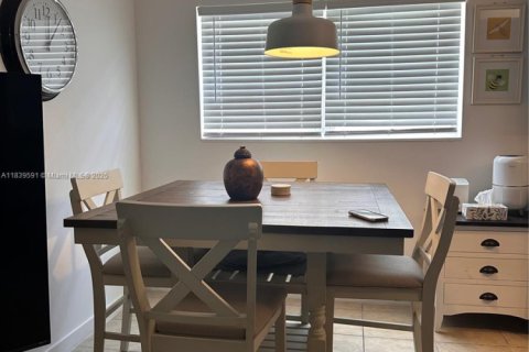 Снять в аренду кондоминиум в Халландейл-Бич, Флорида 1 спальня, 59.92м2, № 1957763 - фото 3