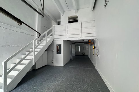 Commercial property in Miramar, Florida № 1930128 - photo 2