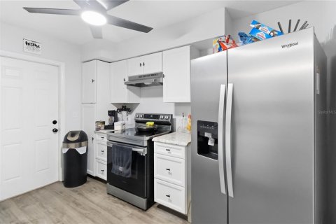 Villa ou maison à vendre à Deltona, Floride: 3 chambres, 141.95 m2 № 2389389 - photo 6