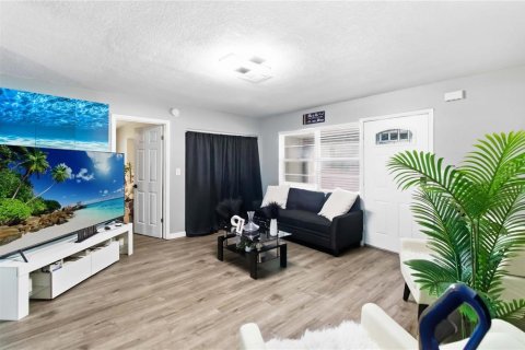 Villa ou maison à vendre à Deltona, Floride: 3 chambres, 141.95 m2 № 2389389 - photo 5
