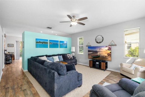 House in Lutz, Florida 3 bedrooms, 139.45 sq.m. № 1883560 - photo 6