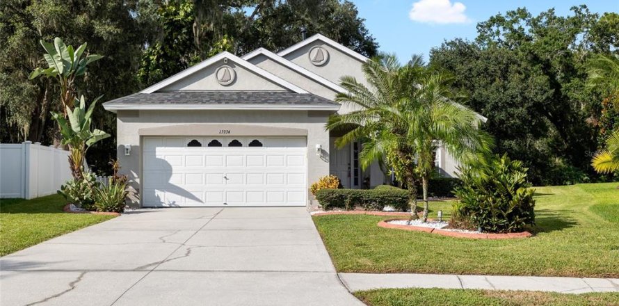 House in Lutz, Florida 3 bedrooms, 139.45 sq.m. № 1883560
