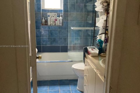 Villa ou maison à vendre à North Miami, Floride: 3 chambres, 112.69 m2 № 1981035 - photo 2