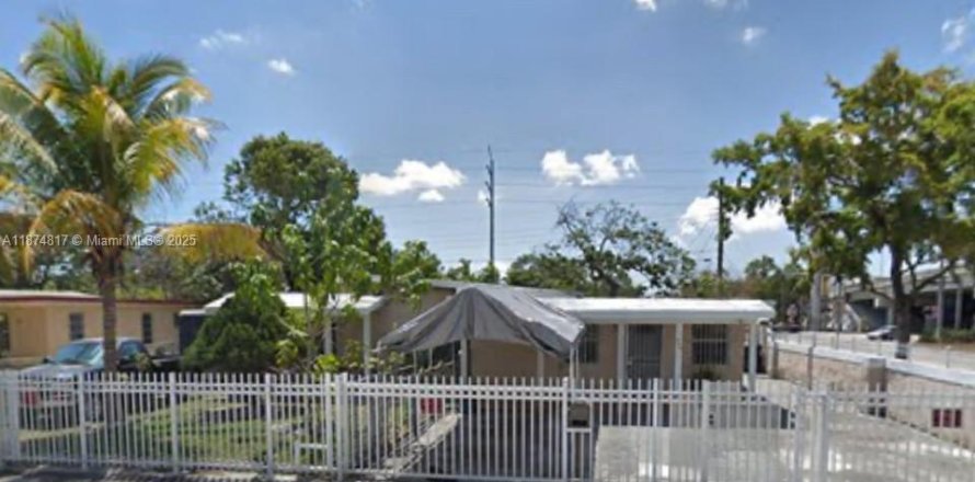 Villa ou maison à North Miami, Floride 3 chambres, 112.69 m2 № 1981035