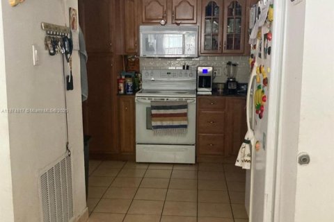 Villa ou maison à vendre à North Miami, Floride: 3 chambres, 112.69 m2 № 1981035 - photo 3