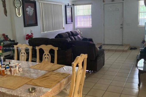 Villa ou maison à vendre à North Miami, Floride: 3 chambres, 112.69 m2 № 1981035 - photo 5