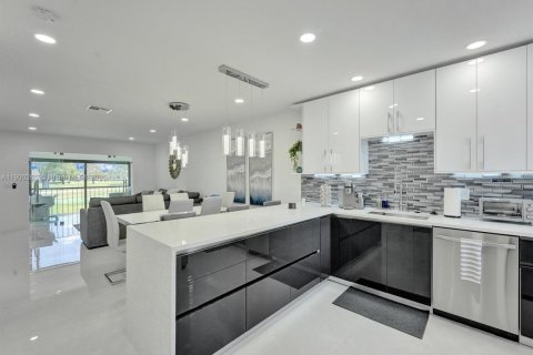 Condo in Boca Raton, Florida, 2 bedrooms  № 1951634 - photo 1