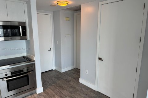 Condo in Miami, Florida, 2 bedrooms  № 2060751 - photo 8