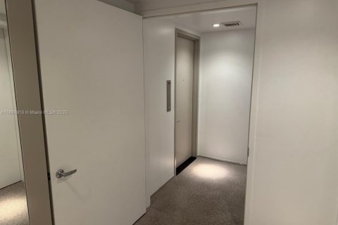Condo in Miami, Florida, 2 bedrooms  № 2060751 - photo 6