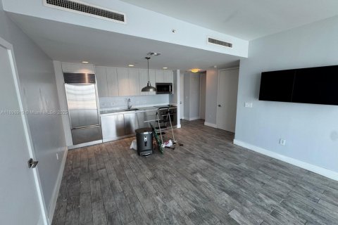 Condo in Miami, Florida, 2 bedrooms  № 2060751 - photo 11