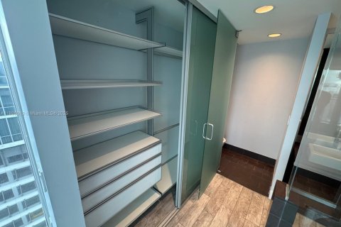 Condo in Miami, Florida, 2 bedrooms  № 2060751 - photo 20