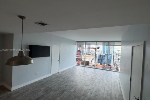 Condo in Miami, Florida, 2 bedrooms  № 2060751 - photo 10