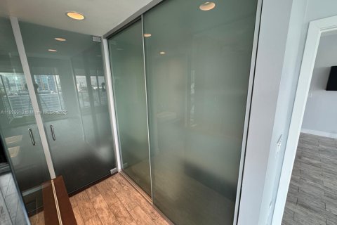 Condo in Miami, Florida, 2 bedrooms  № 2060751 - photo 17