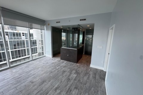 Condo in Miami, Florida, 2 bedrooms  № 2060751 - photo 13