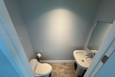 Condo in Miami, Florida, 2 bedrooms  № 2060751 - photo 25