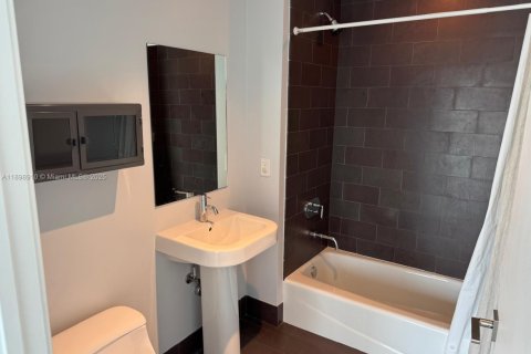 Condo in Miami, Florida, 2 bedrooms  № 2060751 - photo 23