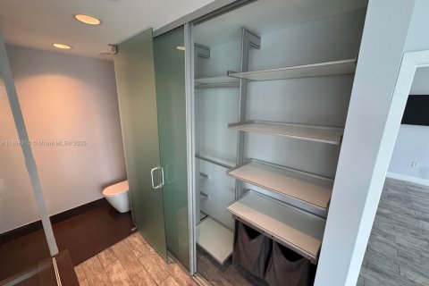 Condo in Miami, Florida, 2 bedrooms  № 2060751 - photo 19