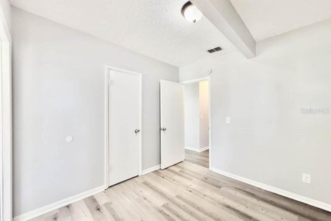 Immobilier commercial à vendre à Saint Petersburg, Floride: 12 chambres, 303.98 m2 № 2234651 - photo 17