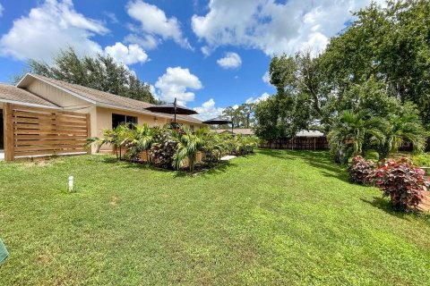 House in Lake Placid, Florida 3 bedrooms, 168.8 sq.m. № 1804018 - photo 1