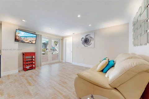 House in Key Largo, Florida 3 bedrooms, 243.87 sq.m. № 1867464 - photo 6