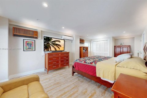 House in Key Largo, Florida 3 bedrooms, 243.87 sq.m. № 1867464 - photo 9