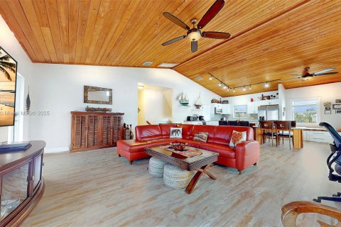 House in Key Largo, Florida 3 bedrooms, 243.87 sq.m. № 1867464 - photo 21