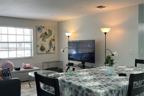 Condo in Sunrise, Florida, 3 bedrooms  № 1889065 - photo 11