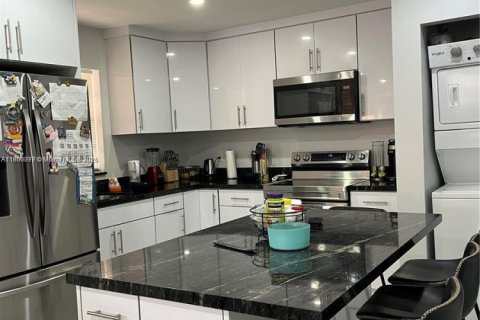 Condo in Sunrise, Florida, 3 bedrooms  № 1889065 - photo 5