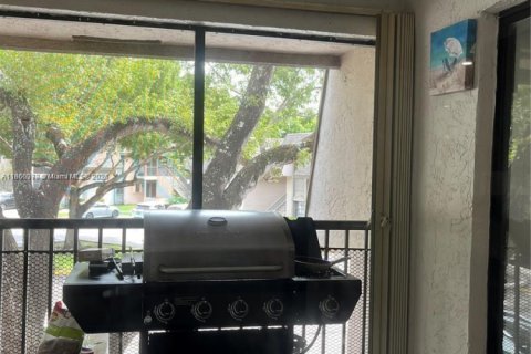 Condo in Sunrise, Florida, 3 bedrooms  № 1889065 - photo 12