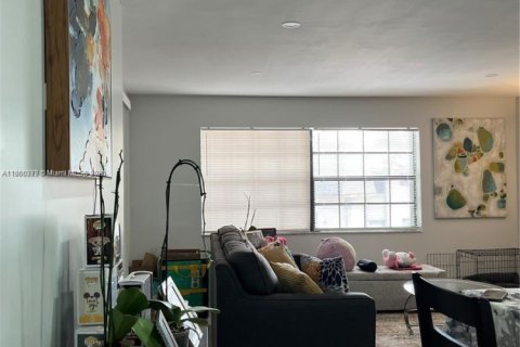 Condo in Sunrise, Florida, 3 bedrooms  № 1889065 - photo 10