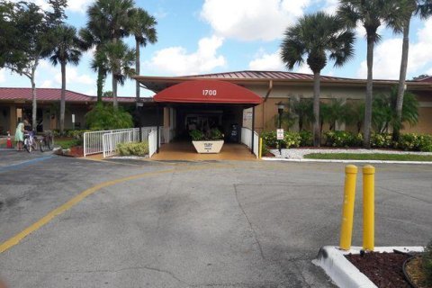 Condo in West Palm Beach, Florida, 2 bedrooms № 2173423