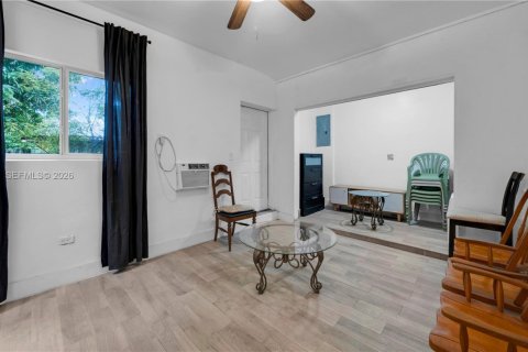 House in Miami, Florida 4 bedrooms, 181.72 sq.m. № 2007380 - photo 27