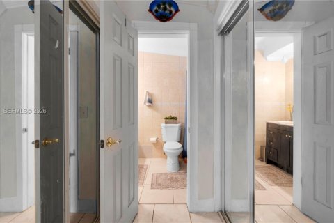 House in Miami, Florida 4 bedrooms, 181.72 sq.m. № 2007380 - photo 29