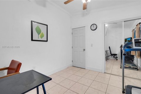 House in Miami, Florida 4 bedrooms, 181.72 sq.m. № 2007380 - photo 30