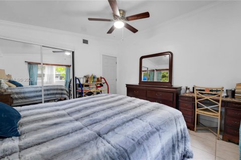 House in Miami, Florida 4 bedrooms, 181.72 sq.m. № 2007380 - photo 16