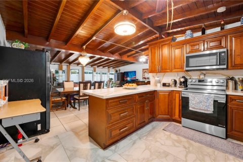 House in Miami, Florida 4 bedrooms, 181.72 sq.m. № 2007380 - photo 12