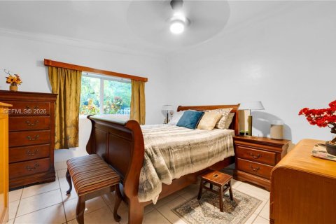 House in Miami, Florida 4 bedrooms, 181.72 sq.m. № 2007380 - photo 22