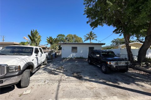 Propiedad comercial en venta en Oakland Park, Florida, 100.15 m2 № 1892708 - foto 2