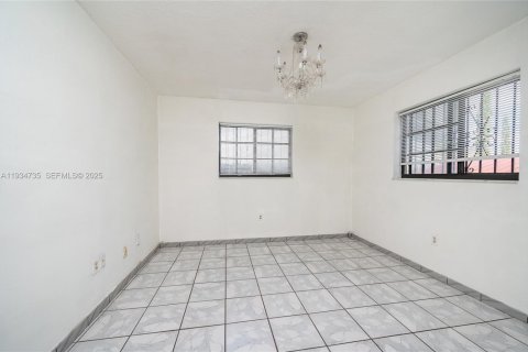 Casa en alquiler en Miami, Florida, 3 dormitorios, 183.48 m2 № 1992931 - foto 16