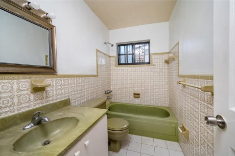 Casa en alquiler en Miami, Florida, 3 dormitorios, 183.48 m2 № 1992931 - foto 14