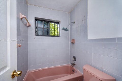 Casa en alquiler en Miami, Florida, 3 dormitorios, 183.48 m2 № 1992931 - foto 18