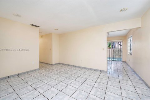 Casa en alquiler en Miami, Florida, 3 dormitorios, 183.48 m2 № 1992931 - foto 4