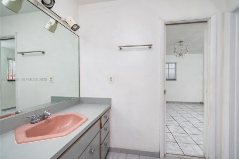 Casa en alquiler en Miami, Florida, 3 dormitorios, 183.48 m2 № 1992931 - foto 21