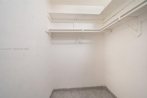 Casa en alquiler en Miami, Florida, 3 dormitorios, 183.48 m2 № 1992931 - foto 20