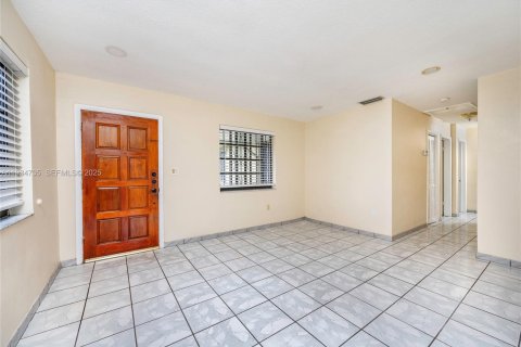 Casa en alquiler en Miami, Florida, 3 dormitorios, 183.48 m2 № 1992931 - foto 6