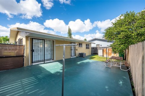 Casa en alquiler en Miami, Florida, 3 dormitorios, 183.48 m2 № 1992931 - foto 25