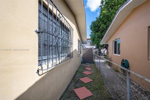 Casa en alquiler en Miami, Florida, 3 dormitorios, 183.48 m2 № 1992931 - foto 26