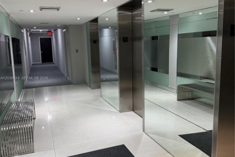 Condo in Aventura, Florida, 1 bedroom  № 2086780 - photo 17