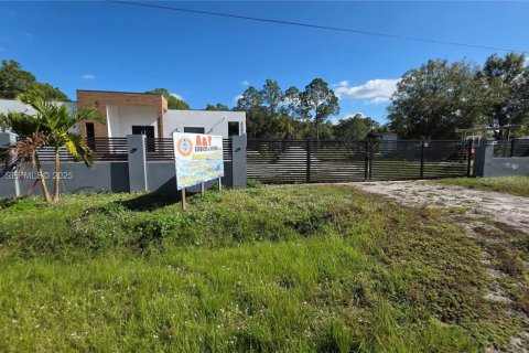 Commercial property in Clewiston, Florida № 1988086 - photo 12