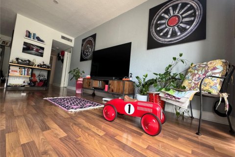 Condominio en venta en Bay Harbor Islands, Florida, 3 dormitorios, 121.61 m2 № 1993901 - foto 2